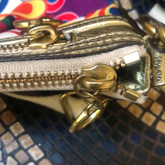Coach Poppy Daisy Vibrant Colorful Signature “C” Gold Metallic Cross Body Bag - Picture 7 of 14